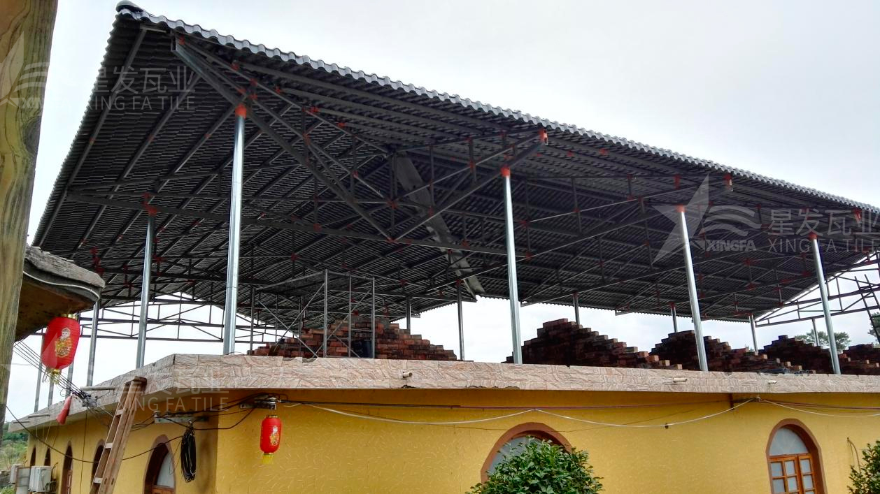 “鋼結(jié)構(gòu)+合成樹脂瓦”屋面建筑體系已被普遍應(yīng)用，促進(jìn)行業(yè)發(fā)展